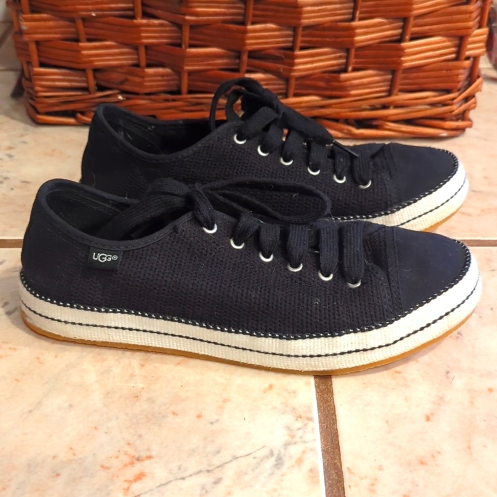 UGG Women’s Claudi Lifestyle Sneakers Black Lace Up Shoes